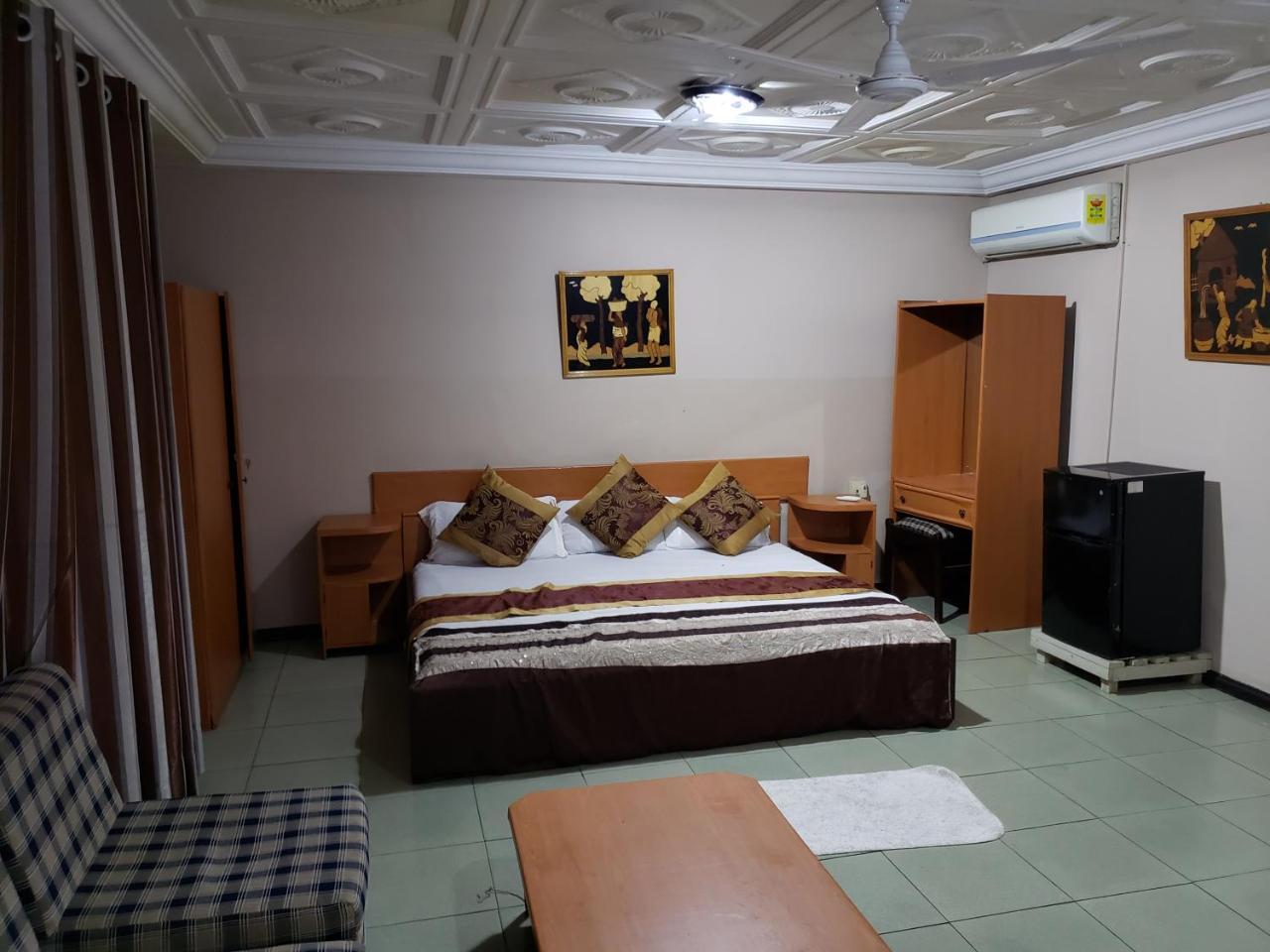 Global Summer Hotel Accra Exteriör bild